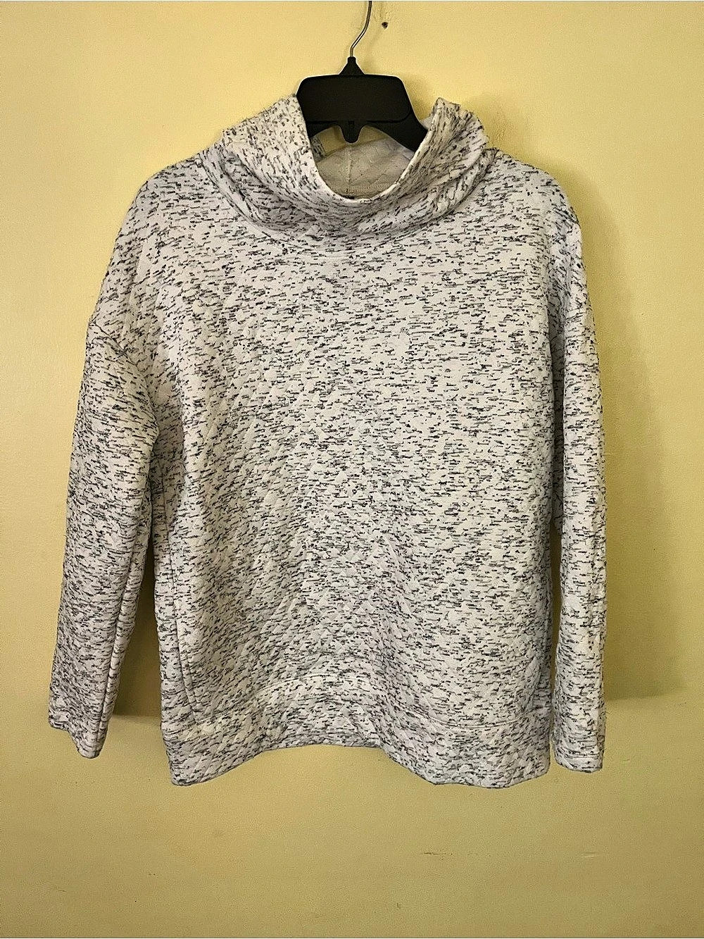 RBX Textured Cowl Neck Top in White & Gray Size Medium